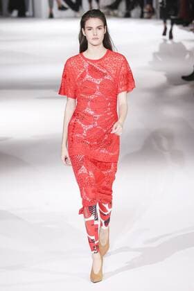Paris Fashion Week - Stella McCartney Modenschau 212098 Marineau Starface 2016-10-03 Paris France Paris Fashion week. Pret-a-porter printemps-ete 2017. Defile Stella McCartney. Stella McCartney, spring-summer 2017 Paris, France Paris Fashion week. Ready-to-wear spring-summer 2017 Defile Stella McCartney. Editorial Use Only _sans_perso  Copyright: xMarineaux STAR_212098_041