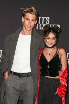 Austin Butler und Vanessa Hudgens beim Knott s Scary Farm Black Carpet Event am 30.09.2016 im kalifornischen Buena Park 2016 Knott s Scary Farm Black Carpet Event in Buena Park 