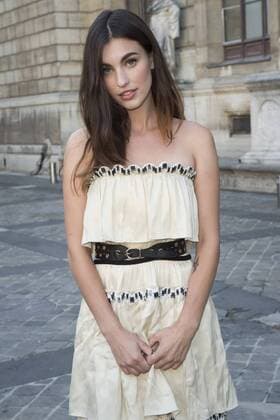 Paris Fashion Week - Prominente vor der Sonia Rykiel Modenschau Rainey Qualley CELEBRITES : arrival show Sonia Rykiel - Paris - 03 10 2016 JBAutissier Panoramic 