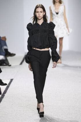 Paris Fashion Week - Giambattista Valli Modenschau 212111 Marineau Starface 2016-10-03 Paris France Paris Fashion Week. défilé PAP Printemps-Eté 2017. Giambattista Valli. Editorial use only  Copyright: xMarineaux STAR_212111_001
