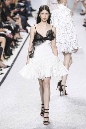 Paris Fashion Week - Giambattista Valli Modenschau 212111 Marineau Starface 2016-10-03 Paris France Paris Fashion Week. défilé PAP Printemps-Eté 2017. Giambattista Valli. Editorial use only  Copyright: xMarineaux STAR_212111_007