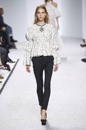 Paris Fashion Week - Giambattista Valli Modenschau 212111 Marineau Starface 2016-10-03 Paris France Paris Fashion Week. défilé PAP Printemps-Eté 2017. Giambattista Valli. Editorial use only  Copyright: xMarineaux STAR_212111_021