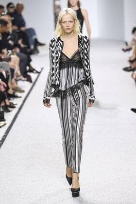 Paris Fashion Week - Giambattista Valli Modenschau 212111 Marineau Starface 2016-10-03 Paris France Paris Fashion Week. défilé PAP Printemps-Eté 2017. Giambattista Valli. Editorial use only  Copyright: xMarineaux STAR_212111_036
