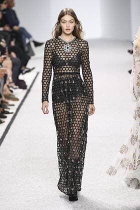 Paris Fashion Week - Giambattista Valli Modenschau 212111 Marineau Starface 2016-10-03 Paris France Paris Fashion Week. défilé PAP Printemps-Eté 2017. Giambattista Valli. Editorial use only Hadid, Gigi  Copyright: xMarineaux STAR_212111_049