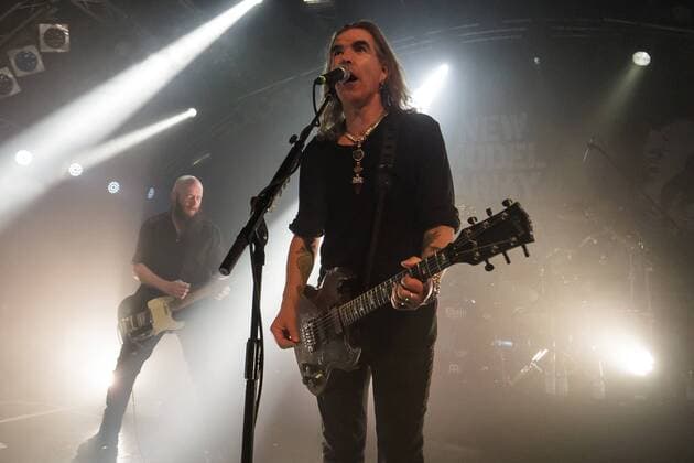 Die Musiker der britischen Band New Model Army stehen am 03. Oktober 2016 in der Markthalle in Hamburg auf der Bühne. Konzert - New Model Army in Hamburg