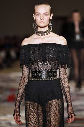 Paris Fashion Week - Alexander McQueen Modenschau 212130 Marineau Starface 2016-10-03 Paris France Paris Fashion week. Pret-a-porter printemps-ete 2017. Defile Alexander McQueen. Alexander McQueen, spring-summer 2017 Paris, France Paris Fashion week. Ready-to-wear spring-summer 2017 Defile Alexander McQueen. Editorial Use Only _sans_perso  Copyright: xMarineaux STAR_212130_056