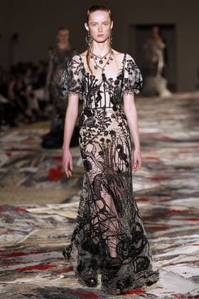Paris Fashion Week - Alexander McQueen Modenschau 212130 Marineau Starface 2016-10-03 Paris France Paris Fashion week. Pret-a-porter printemps-ete 2017. Defile Alexander McQueen. Alexander McQueen, spring-summer 2017 Paris, France Paris Fashion week. Ready-to-wear spring-summer 2017 Defile Alexander McQueen. Editorial Use Only _sans_perso  Copyright: xMarineaux STAR_212130_063