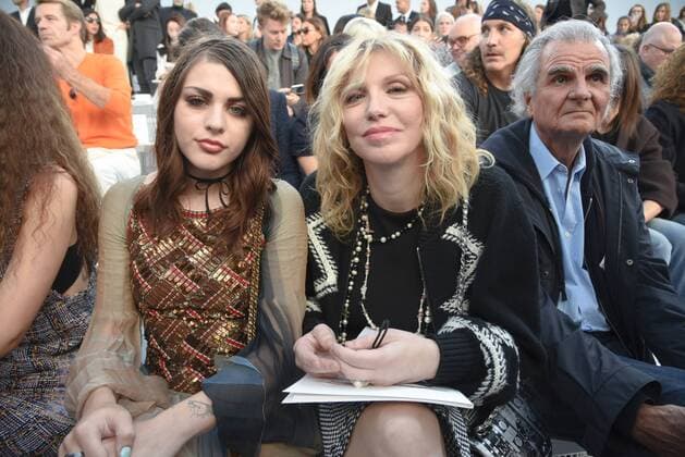 Paris Fashion Week - Chanel: Prominenz 212137 Serge Arnal Starface 2016-10-04 Paris France Paris Fashion Week. Défilé PAP Printemps-Eté 2017. Chanel. Peolple Love, Courtney; Cobain, Frances Bean  Copyright: xSergexArnalx xStarfacex STAR_212137_010