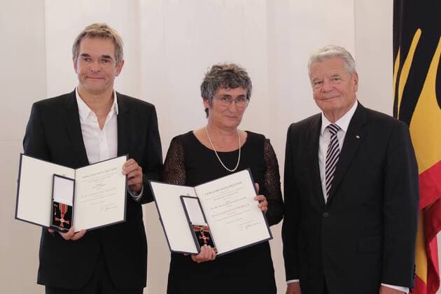 Berlin, Schloss Bellevue, Ansprache bei der Verleihung des Verdienstordens der Bundesrepublik Deutschland zum Tag der Deutschen Einheit, Foto: Klaus Volmer, Dr.Amy Fracoise-Volmer, Bundespräsident Joachim Gauck