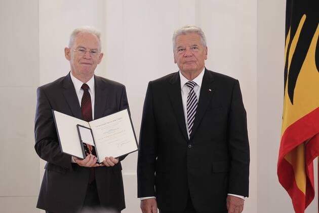 Berlin, Schloss Bellevue, Ansprache bei der Verleihung des Verdienstordens der Bundesrepublik Deutschland zum Tag der Deutschen Einheit, Foto: Eckhard Fichtmüller, Bundespräsident Joachim Gauck