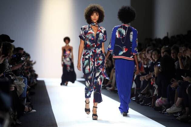 A model takes to the catwalk during the presentation of Leonard s show as part of the Spring-Summer 2017 Paris Fashion Week on October 3, 2016.  PAR20161003115 MAYAxVIDON-WHITE