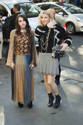 Frances Bean Cobain and Courtney Love CELEBRITIES : arrivals Chanel - Paris - 04 10 2016 JBAutissier Panoramic 