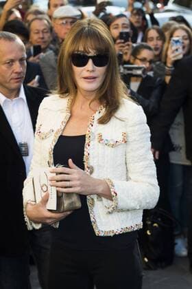 Carla Bruni Sarkozy CELEBRITIES : arrivals Chanel - Paris - 04 10 2016 JBAutissier Panoramic 