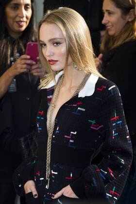Lily Rose Depp CELEBRITIES : arrivals Chanel - Paris - 04 10 2016 JBAutissier Panoramic 