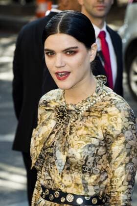 Stephanie Sokolinski Soko CELEBRITIES : arrivals Chanel - Paris - 04 10 2016 JBAutissier Panoramic 