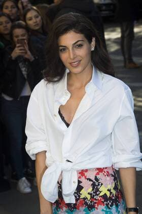 Razane Jammal CELEBRITIES : arrivals Chanel - Paris - 04 10 2016 JBAutissier Panoramic 