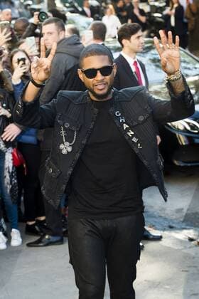 Usher CELEBRITIES : arrivals Chanel - Paris - 04 10 2016 JBAutissier Panoramic 