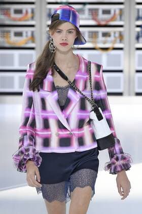 212146 Marineau Starface 2016-10-04 Paris France Paris Fashion week. Pret-a-porter printemps-ete 2017. Defile Chanel. Chanel, spring-summer 2017 Paris, France Paris Fashion week. Ready-to-wear spring-summer 2017 Defile Chanel Editorial Use Only _sans_perso  Copyright: xMarineaux STAR_212146_053