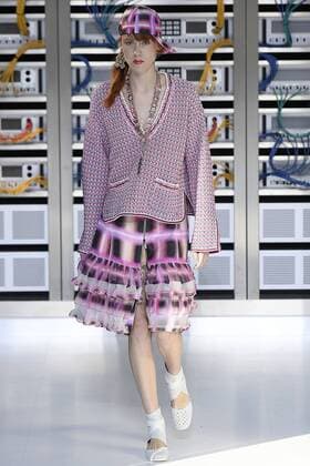 212146 Marineau Starface 2016-10-04 Paris France Paris Fashion week. Pret-a-porter printemps-ete 2017. Defile Chanel. Chanel, spring-summer 2017 Paris, France Paris Fashion week. Ready-to-wear spring-summer 2017 Defile Chanel Editorial Use Only _sans_perso  Copyright: xMarineaux STAR_212146_069
