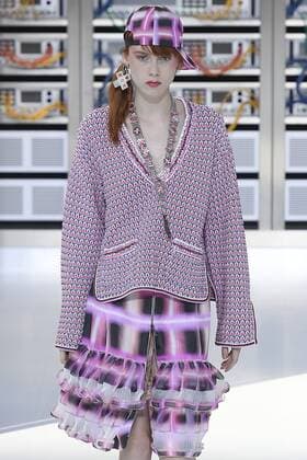 212146 Marineau Starface 2016-10-04 Paris France Paris Fashion week. Pret-a-porter printemps-ete 2017. Defile Chanel. Chanel, spring-summer 2017 Paris, France Paris Fashion week. Ready-to-wear spring-summer 2017 Defile Chanel Editorial Use Only _sans_perso  Copyright: xMarineaux STAR_212146_070