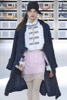 212146 Marineau Starface 2016-10-04 Paris France Paris Fashion week. Pret-a-porter printemps-ete 2017. Defile Chanel. Chanel, spring-summer 2017 Paris, France Paris Fashion week. Ready-to-wear spring-summer 2017 Defile Chanel Editorial Use Only _sans_perso  Copyright: xMarineaux STAR_212146_082