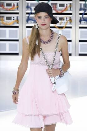 212146 Marineau Starface 2016-10-04 Paris France Paris Fashion week. Pret-a-porter printemps-ete 2017. Defile Chanel. Chanel, spring-summer 2017 Paris, France Paris Fashion week. Ready-to-wear spring-summer 2017 Defile Chanel Editorial Use Only _sans_perso  Copyright: xMarineaux STAR_212146_129