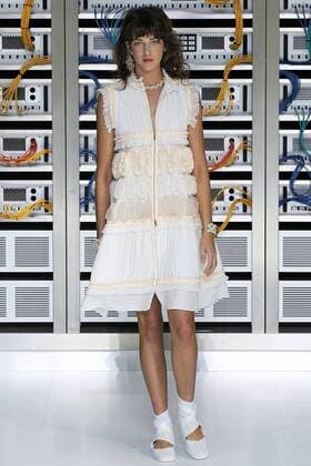 212146 Marineau Starface 2016-10-04 Paris France Paris Fashion week. Pret-a-porter printemps-ete 2017. Defile Chanel. Chanel, spring-summer 2017 Paris, France Paris Fashion week. Ready-to-wear spring-summer 2017 Defile Chanel Editorial Use Only _sans_perso  Copyright: xMarineaux STAR_212146_141