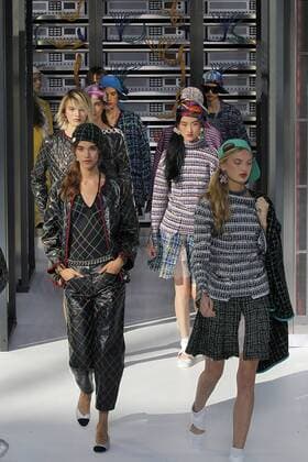 212146 Marineau Starface 2016-10-04 Paris France Paris Fashion week. Pret-a-porter printemps-ete 2017. Defile Chanel. Chanel, spring-summer 2017 Paris, France Paris Fashion week. Ready-to-wear spring-summer 2017 Defile Chanel Editorial Use Only _sans_perso  Copyright: xMarineaux STAR_212146_142