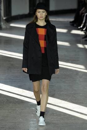 Paris Fashion Week - Agnes B. 212149 Marineau Starface 2016-10-04 Paris France Paris Fashion week. Pret-a-porter printemps-ete 2017. Defile Agnes B. Paris Fashion week. Ready-to-wear spring-summer 2017 Defile Agnes B. Agnès b., spring-summer 2017 Paris, France Editorial Use Only _sans_perso  Copyright: xMarineaux STAR_212149_012