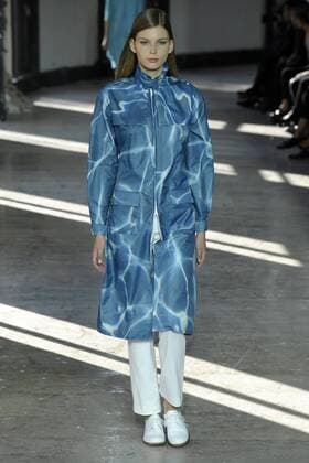 Paris Fashion Week - Agnes B. 212149 Marineau Starface 2016-10-04 Paris France Paris Fashion week. Pret-a-porter printemps-ete 2017. Defile Agnes B. Paris Fashion week. Ready-to-wear spring-summer 2017 Defile Agnes B. Agnès b., spring-summer 2017 Paris, France Editorial Use Only _sans_perso  Copyright: xMarineaux STAR_212149_015