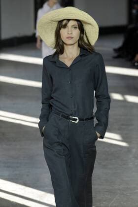Paris Fashion Week - Agnes B. 212149 Marineau Starface 2016-10-04 Paris France Paris Fashion week. Pret-a-porter printemps-ete 2017. Defile Agnes B. Paris Fashion week. Ready-to-wear spring-summer 2017 Defile Agnes B. Agnès b., spring-summer 2017 Paris, France Editorial Use Only _sans_perso  Copyright: xMarineaux STAR_212149_038