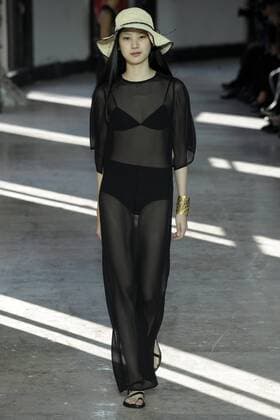 Paris Fashion Week - Agnes B. 212149 Marineau Starface 2016-10-04 Paris France Paris Fashion week. Pret-a-porter printemps-ete 2017. Defile Agnes B. Paris Fashion week. Ready-to-wear spring-summer 2017 Defile Agnes B. Agnès b., spring-summer 2017 Paris, France Editorial Use Only _sans_perso  Copyright: xMarineaux STAR_212149_046