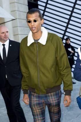 Stromae - Prominente am Rande der Vuitton Modenschau - Paris - 05 10 2016 JBAutissier Panoramic 