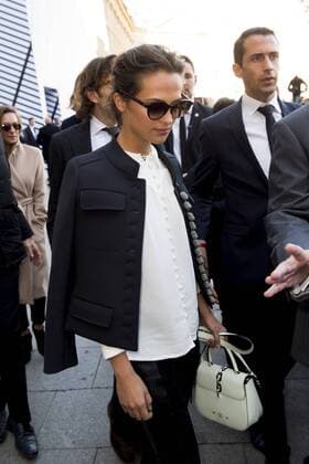Alicia Vikander - Prominente am Rande der Vuitton Modenschau - Paris - 05 10 2016 JBAutissier Panoramic 
