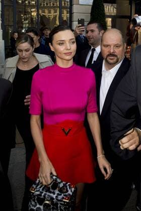 Bilder des Tages Miranda Kerr - Prominente am Rande der Vuitton Modenschau - Paris - 05 10 2016 JBAutissier Panoramic 
