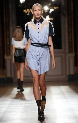 Paris Fashion Week - Yde Modenschau A model takes to the catwalk during the presentation of Yde s show as part of the Spring-Summer 2017 Paris Fashion Week on October 5, 2016.  PAR20161005109 MAYAxVIDON-WHITE