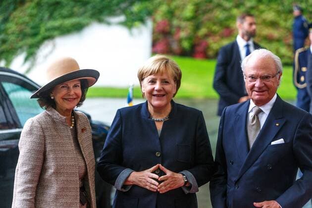 Kanzlerin Merkel empfängt das Schwedische Königspaar DEU, Deutschland, Berlin, 05.10.2016: Staatsbesuch von König Carl XVI Gustav und Königin Silvia von Schweden in Deutschland Bundeskanzleramt, Begrüßung durch die Bundeskanzlerin Angela Merkel (CDU), Bundeskanzlerin, CDU-Vorsitzende und das schwedische Königspaar