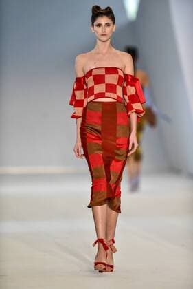 Minas Trend in Belo Horizonte - Faven Modenschau BELO HORIZONTE, MG - 05.10.2016: MINAS TREND OUTONO INVERNO 2017 - designer fashion show Faven by Natalia Person during the nineteenth edition of the Minas Trend - Autumn Winter 2017 held in Expominas in Belo Horizonte, MG. on the morning of Wednesday (05). x1211232x  MourãoxPanda