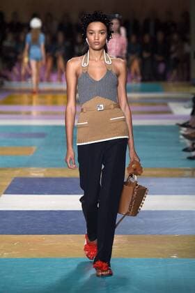 Paris Fashion Week - Miu Miu Modenschau 212207 Marineau Starface 2016-10-05 Paris France Paris Fashion week. Pret-a-porter printemps-ete 2017. Defile Miu Miu Miu Miu , spring -summer 2017Paris, France Paris Fashion Week. Pret-a-porter Printemps-Eté 2017. Defile Miu Miu. Editorial Use Only _sans_perso  Copyright: xMarineaux STAR_212207_022
