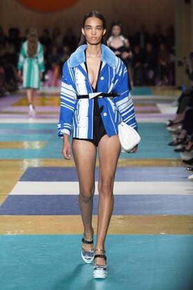 Paris Fashion Week - Miu Miu Modenschau 212207 Marineau Starface 2016-10-05 Paris France Paris Fashion week. Pret-a-porter printemps-ete 2017. Defile Miu Miu Miu Miu , spring -summer 2017 Paris, France Paris Fashion Week. Pret-a-porter Printemps-Eté 2017. Defile Miu Miu. Editorial Use Only _sans_perso  Copyright: xMarineaux STAR_212207_052