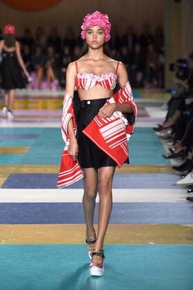 Paris Fashion Week - Miu Miu Modenschau 212207 Marineau Starface 2016-10-05 Paris France Paris Fashion week. Pret-a-porter printemps-ete 2017. Defile Miu Miu Miu Miu , spring -summer 2017Paris, France Paris Fashion Week. Pret-a-porter Printemps-Eté 2017. Defile Miu Miu. Editorial Use Only _sans_perso  Copyright: xMarineaux STAR_212207_055