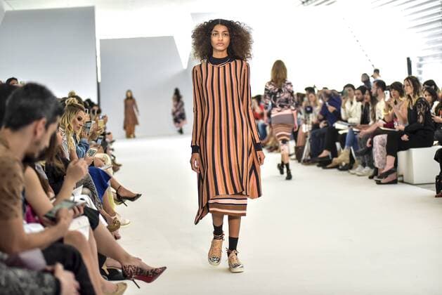 Minas Trend in Belo Horizonte - Lucas Magalhaes Modenschau BELO HORIZONTE, MG - 06.10.2016: MINAS TREND OUTONO INVERNO 2017 - Parade Lucas Magalhaes designer during the nineteenth edition of the Minas Trend - Autumn Winter 2017 held in Expominas in Belo Horizonte, MG. on the morning of Thursday (06). x1211696x  MourãoxPanda