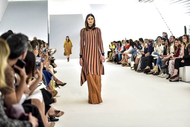 Minas Trend in Belo Horizonte - Lucas Magalhaes Modenschau BELO HORIZONTE, MG - 06.10.2016: MINAS TREND OUTONO INVERNO 2017 - Parade Lucas Magalhaes designer during the nineteenth edition of the Minas Trend - Autumn Winter 2017 held in Expominas in Belo Horizonte, MG. on the morning of Thursday (06). x1211698x  MourãoxPanda