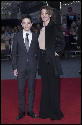 . 06 10 2016. London, United Kingdom. Sigourney Weaver and Lewis Macdougall arriving for the premiere of A Monster Calls at the London Film Festival.  xStephenxLockx xi-Imagesx IIM-13563-0018