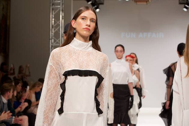 Bilder des Tages October 6, 2016 - London, United Kingdom - A model walks the runway at the The Fun Affair Show during London Fashion Spring Summer 17 collections at London Fashion Week 2016, In London, United Kingdom. London United Kingdom  - ZUMAn230