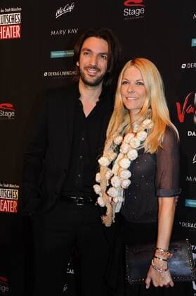 Max Wiedemann mit Freundin Tina Kaiser Premiere Tanz der Vampire Deutsche Theater Musical München 06. Oktober 2016