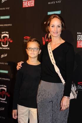 Lara-Joy Körner mit Sohn Remo Premiere Tanz der Vampire Deutsche Theater Musical München 06. Oktober 2016