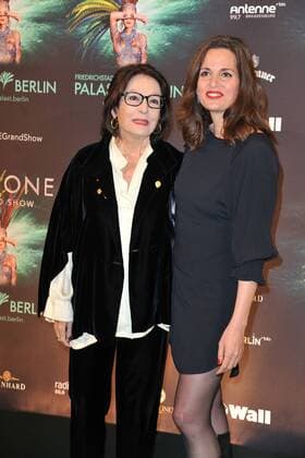 Nana Mouskouri und ihre Tochter Helene bei der The One Grand Show Premiere am 06.10.2016 im Friedrichstadt-Palast in Berlin The One Grand Show Premiere in Berlin, 2016 
