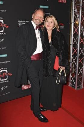 Uwe Erhardt und Angela Wiedl bei der Premiere des Musicals Tanz der Vampire im Deutschen Theater. München, 06.10.2016 Foto:xP.xSchönbergerx xFuturexImage