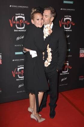 Manou Lubowski mit Freundin Lara Stumberg bei der Premiere des Musicals Tanz der Vampire im Deutschen Theater. München, 06.10.2016 Foto:xP.xSchönbergerx xFuturexImage